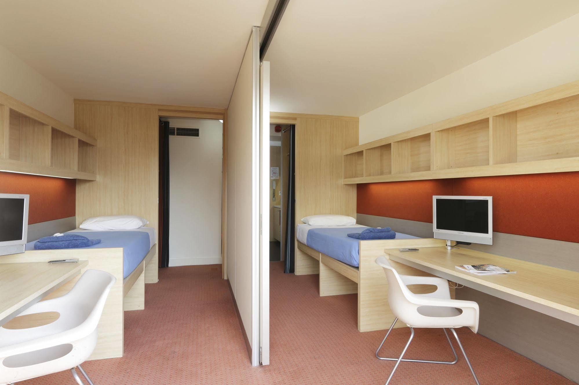 Rmit Village Melbourne Exterior photo